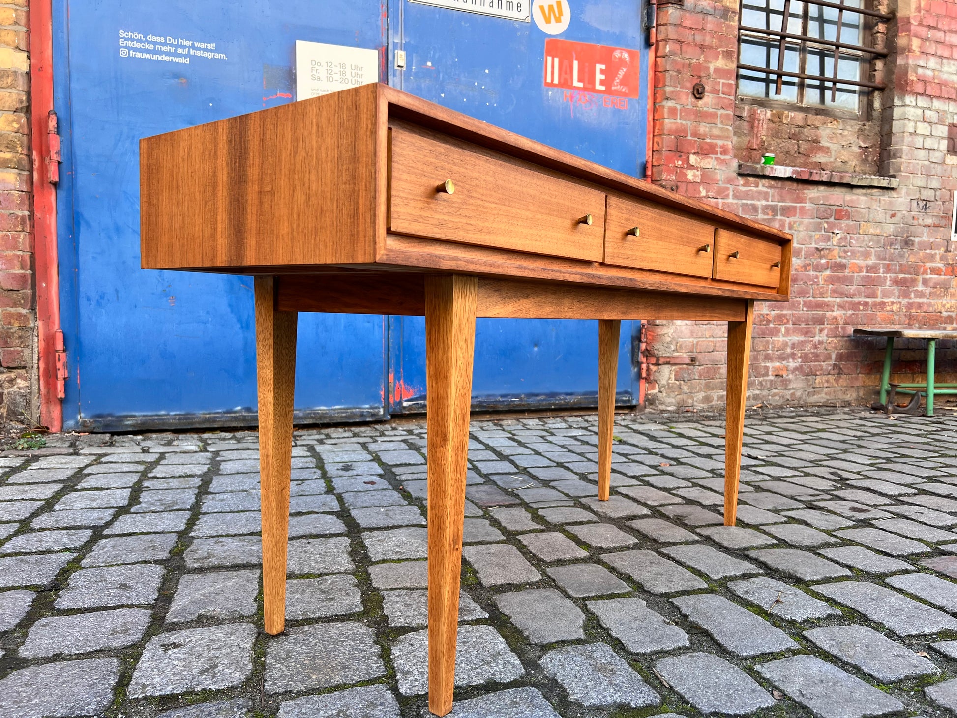 Konsolentisch Nussbaum von WK Möbel