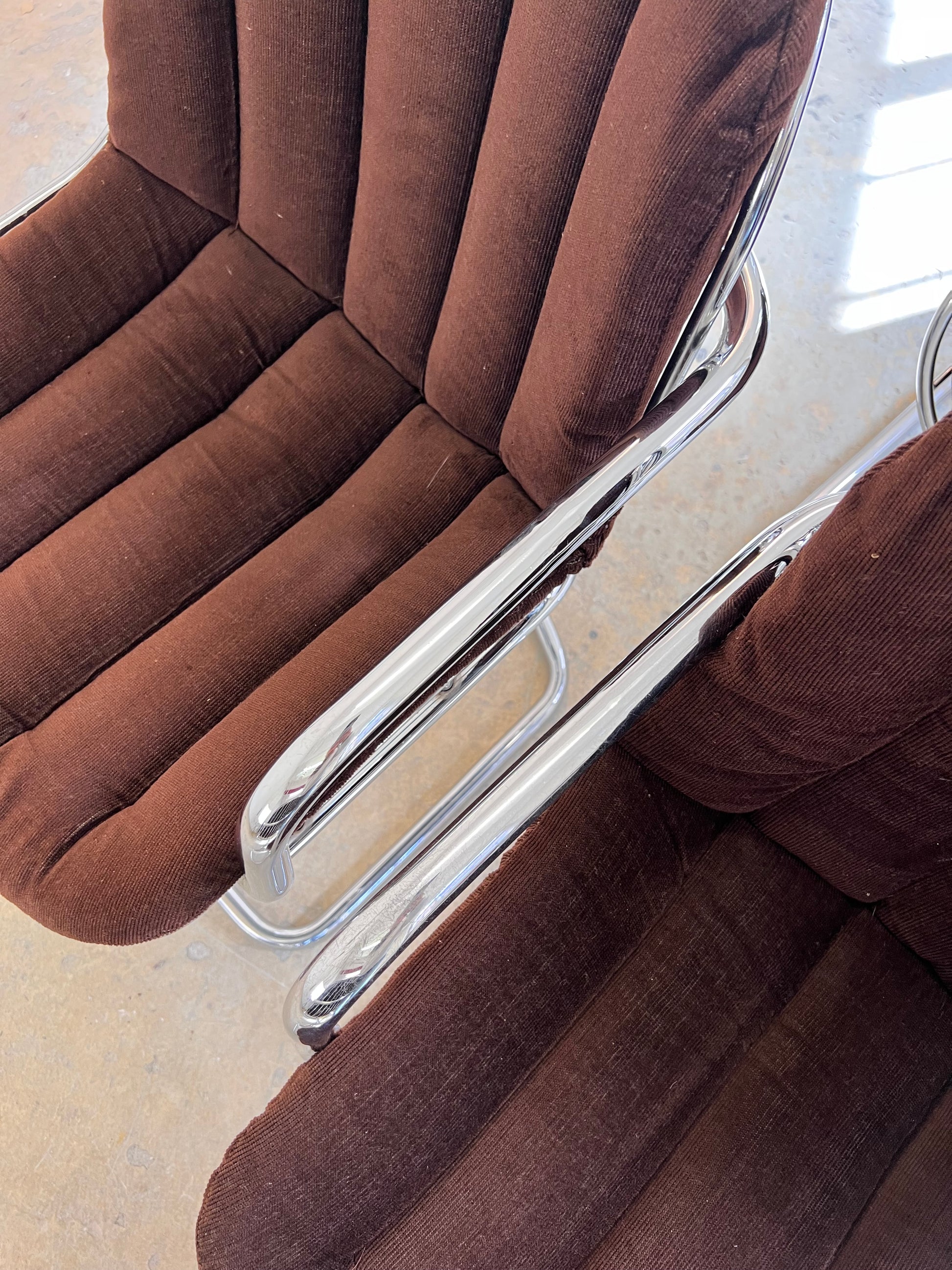 Freischwinger Chrom mit braunem Sitzkissen von Gastone Rinaldi für Rima