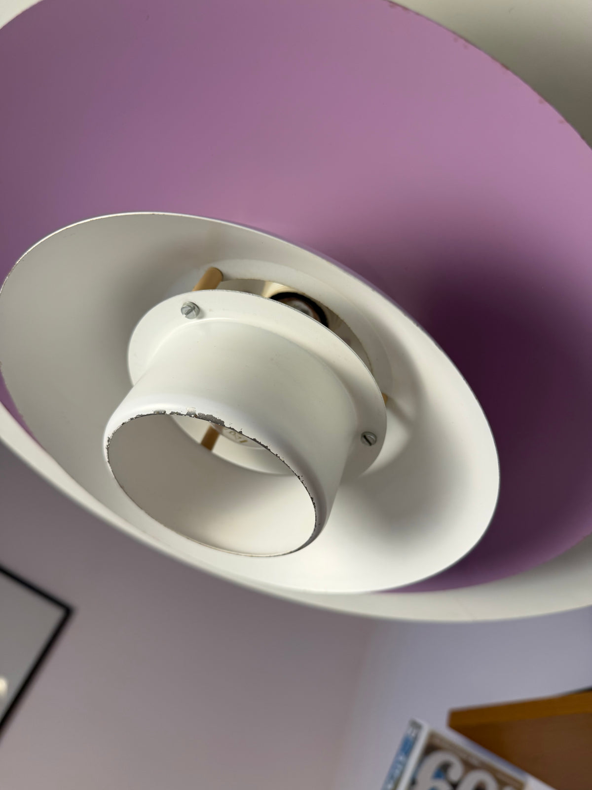 Lamellenlampe weiß lila von Formlight