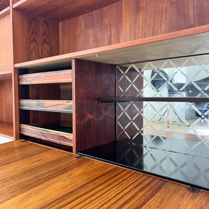 Regal auf Hairpinlegs aus Dänemark