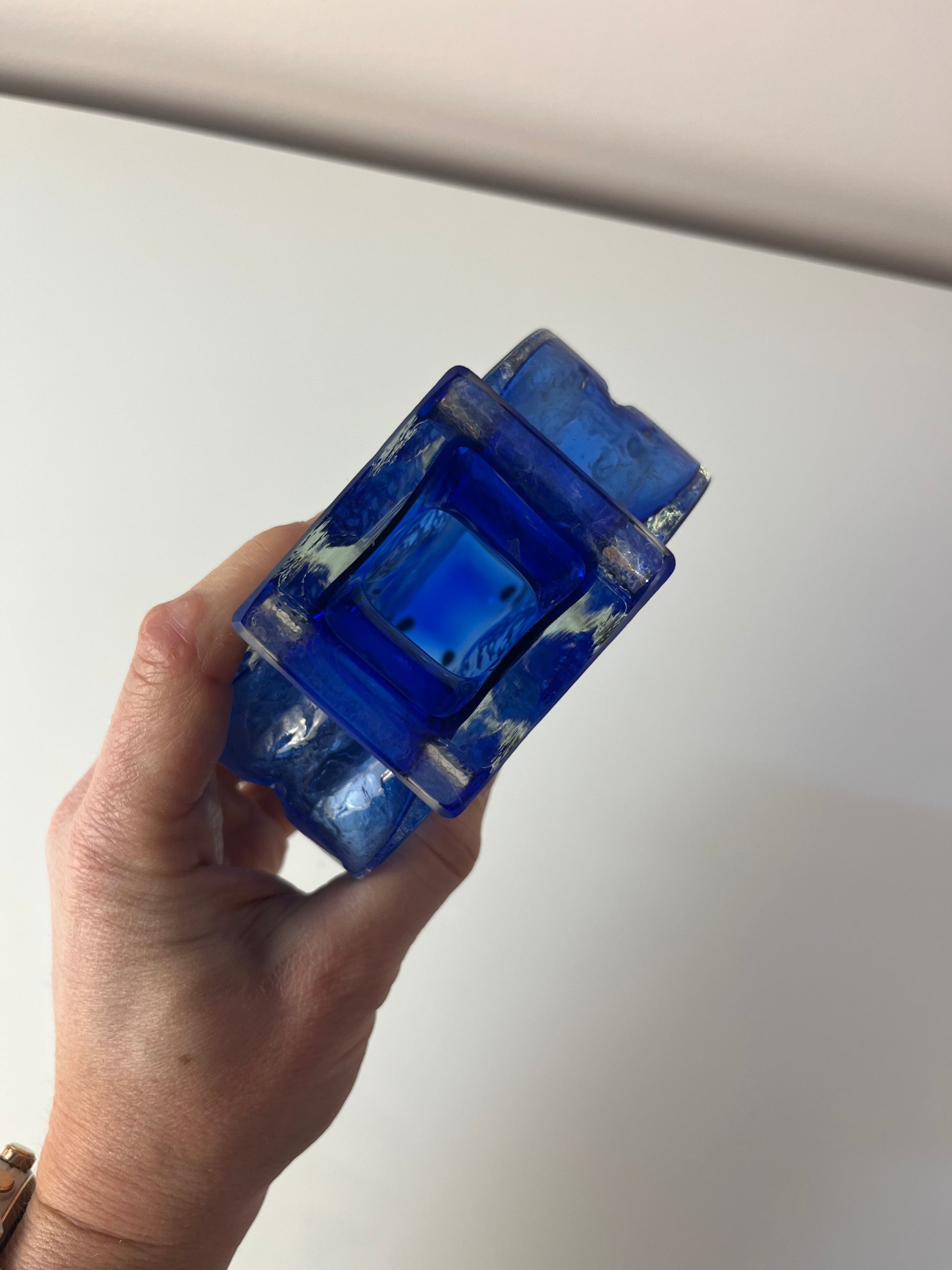 Vase blau mit Gravur von Ingrid Glas