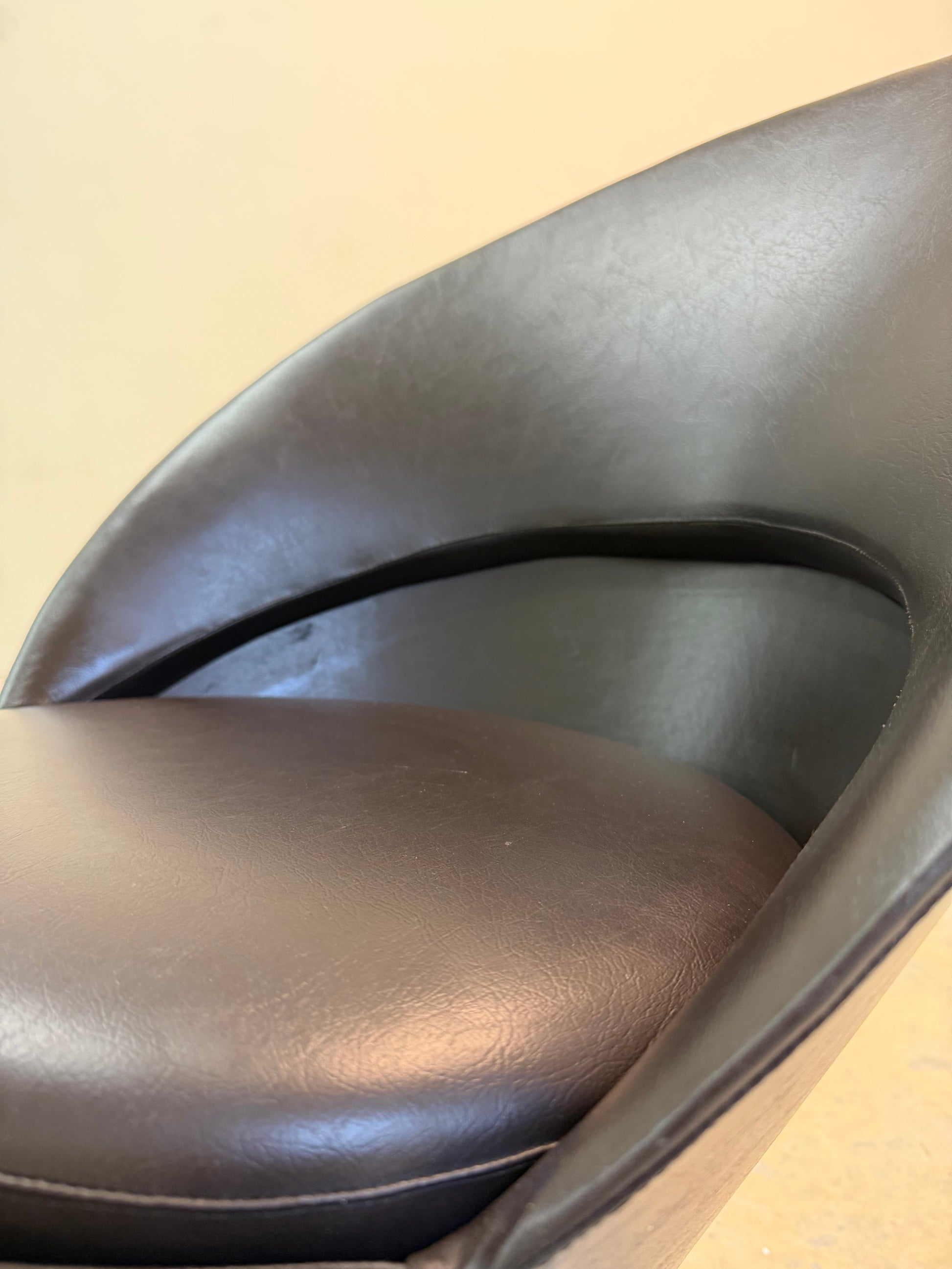 Cone Chair braunes Kunstleder von Verner Panton