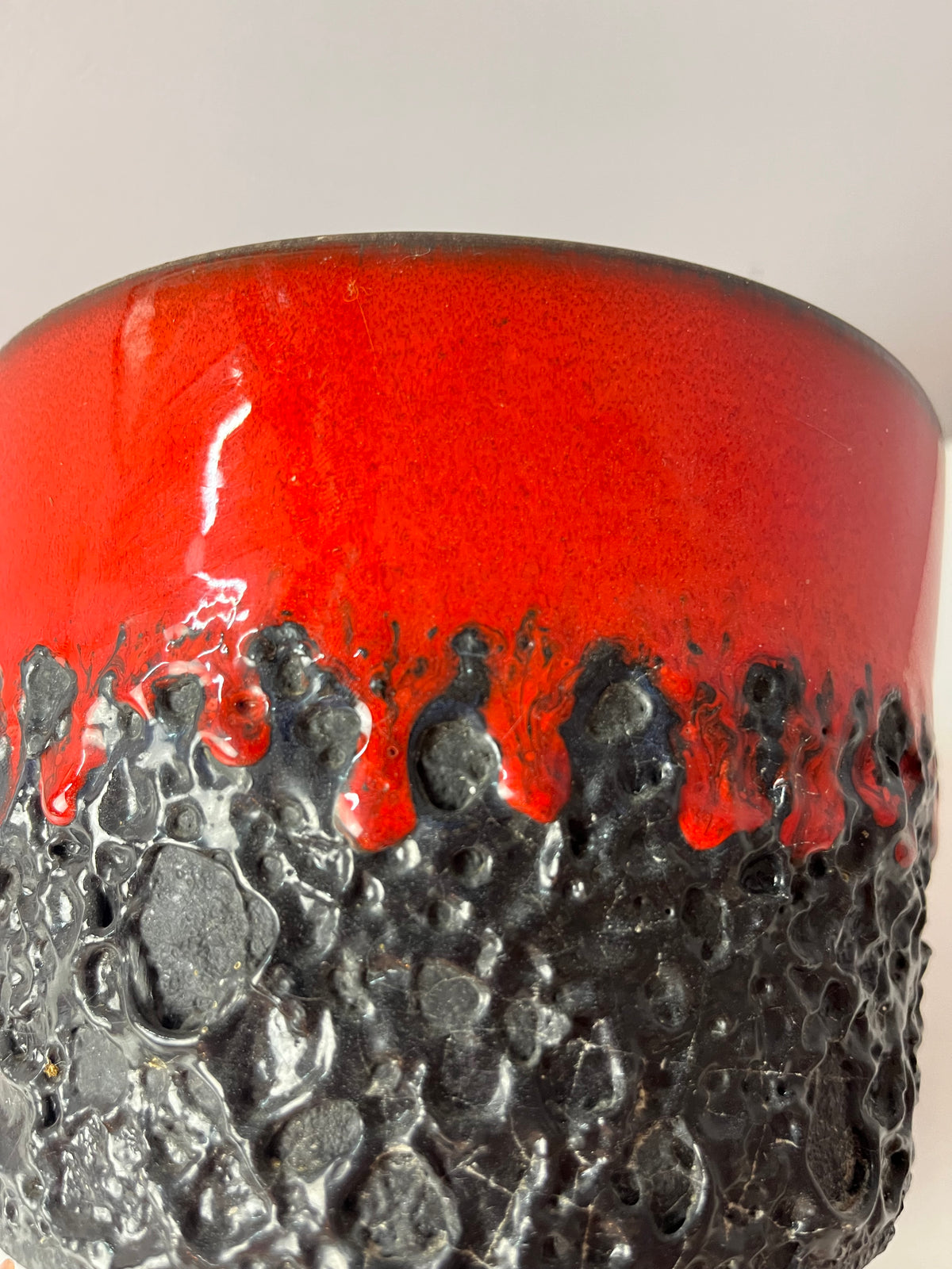Blumentopf Fat Lava rot braun Keramik – Frau Wunderwald
