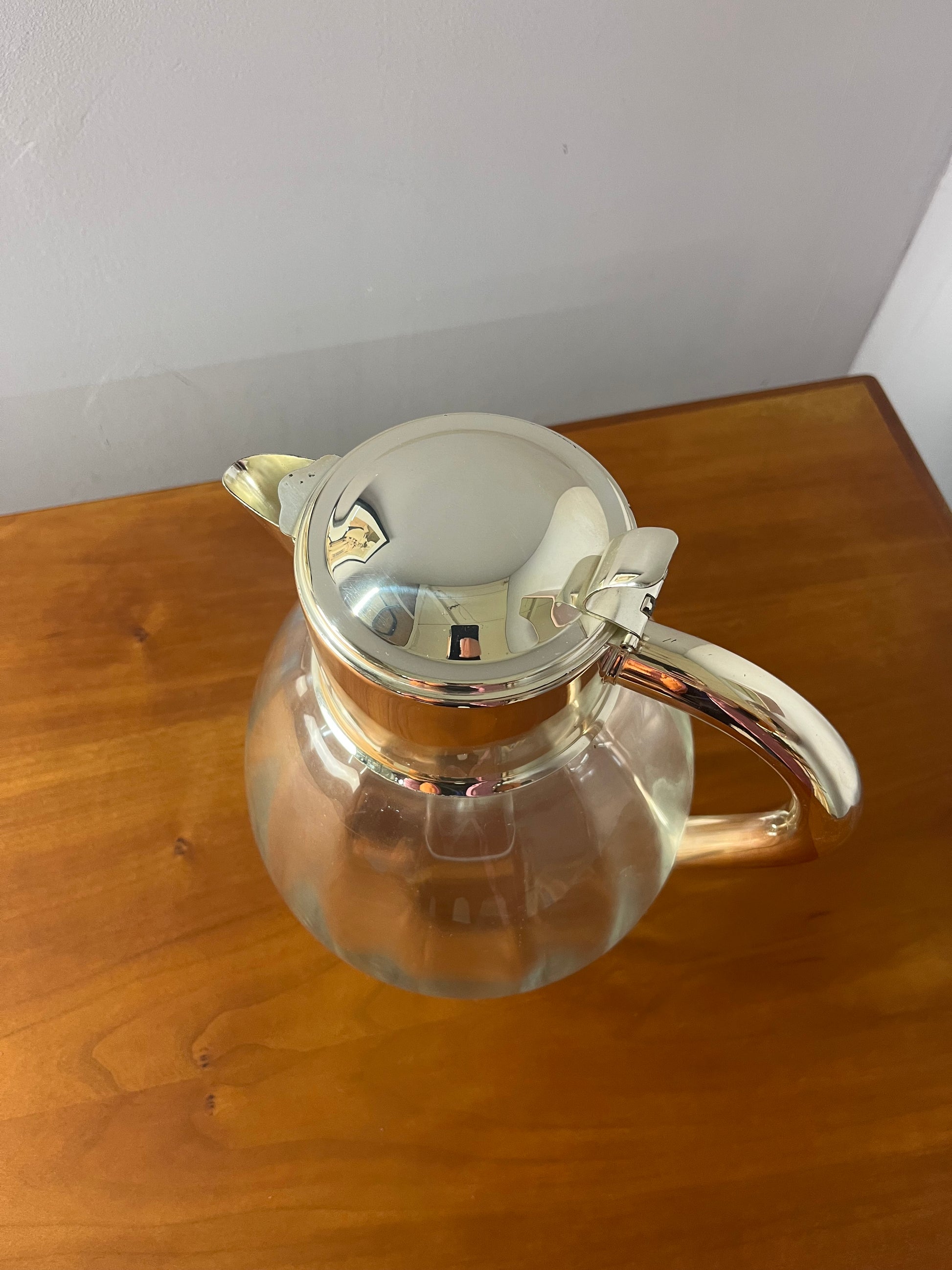 Karaffe mit Eiskühler und Silberdeckel