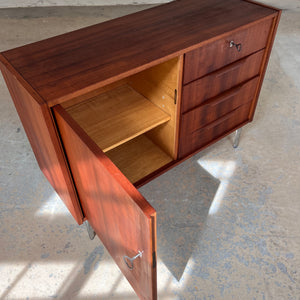 Kommode Teak mit neuen Chromfüßen von Werner Ortlepp
