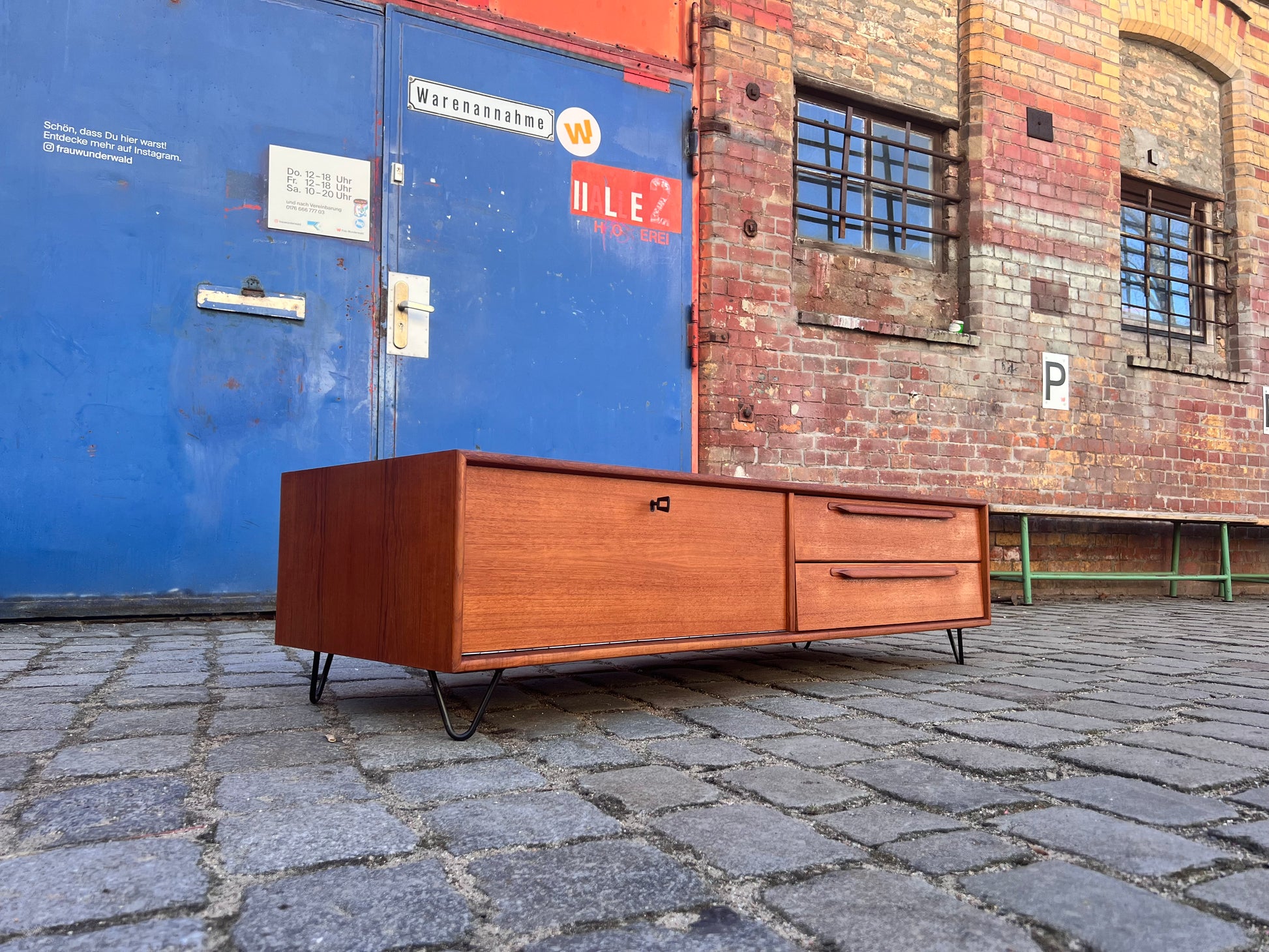 Lowboard Teak auf Hairpinlegs von rt Möbel