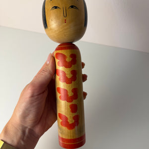 Japanische Kokeshi Holzfigur handbemalt