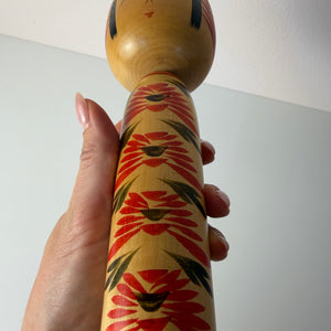 Japanische Kokeshi Holzfigur handbemalt