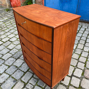 Geschwungene Kommode Teak aus Dänemark
