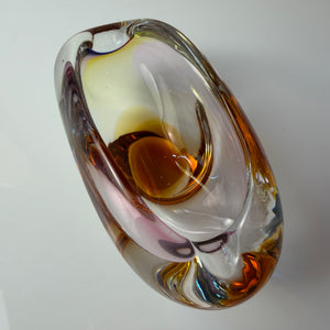 Aschenbecher rosa gelb Glas von Josef Rozinek für die Glashütte Nový Bor