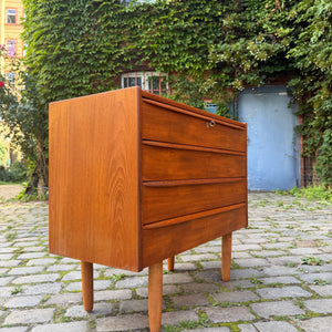 Kleine Kommode Teak mit Schloss aus Dänemark