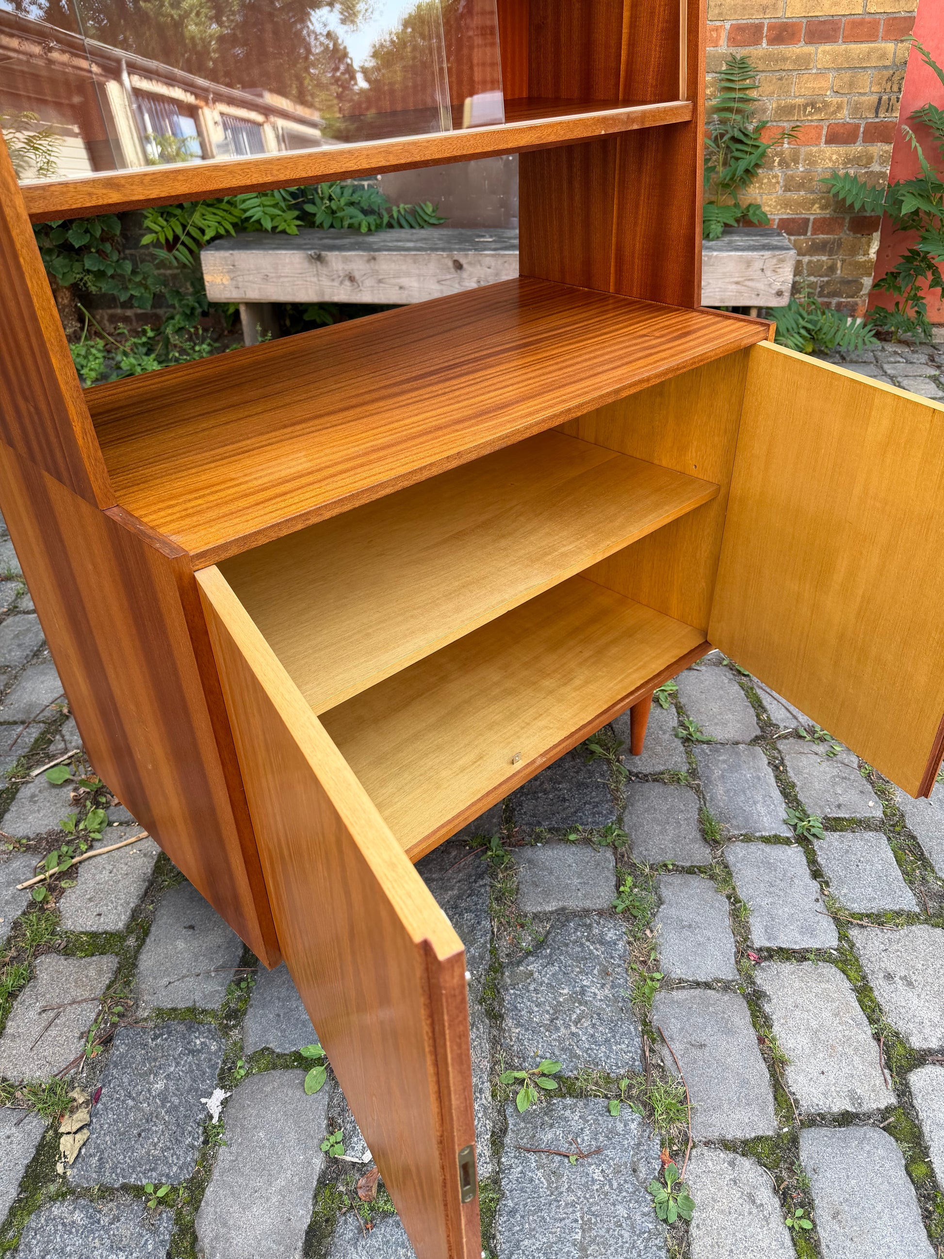 Aufsatzschrank mit Vitrine von VEB Möbelindustrie Halle