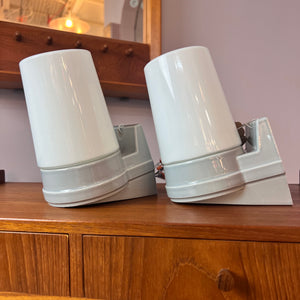 Set: 2x Wandlampe Modell 6070 hellgrau Sigvard Bernadotte für Ifö