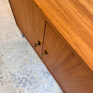 Schrank Esche mit neuen Chromfüßen