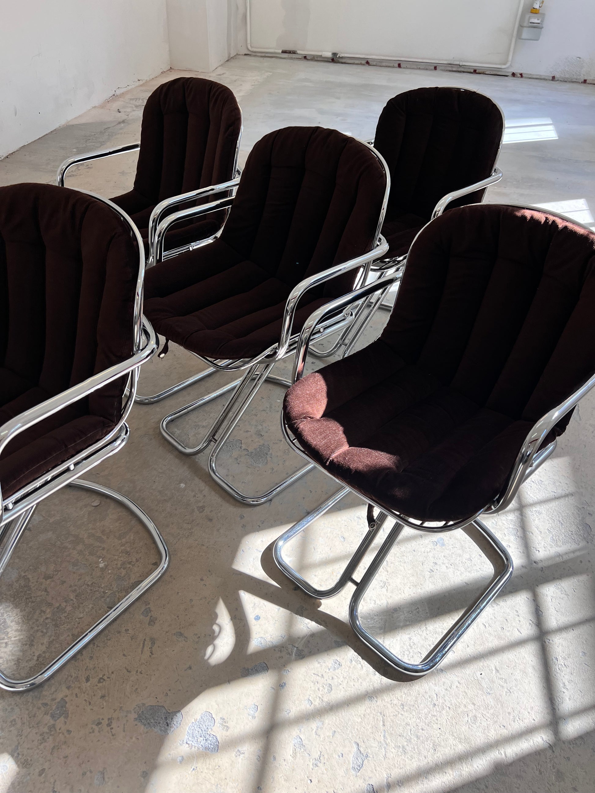 Freischwinger Chrom mit braunem Sitzkissen von Gastone Rinaldi für Rima