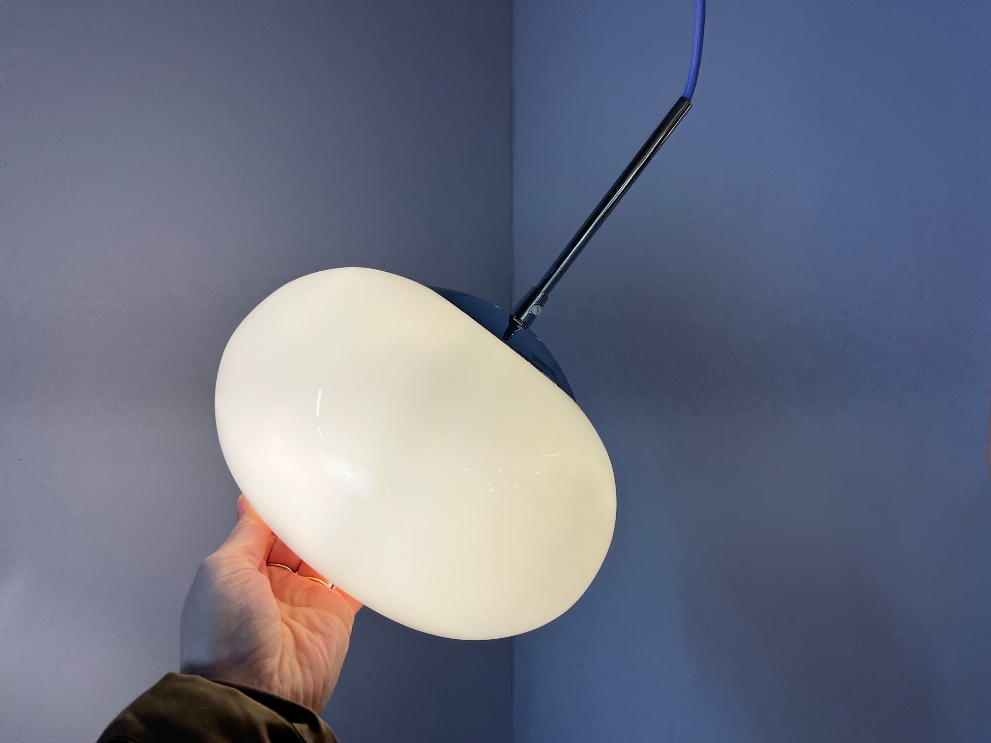 Hängelampe weiß Glas Chrom mit Stab