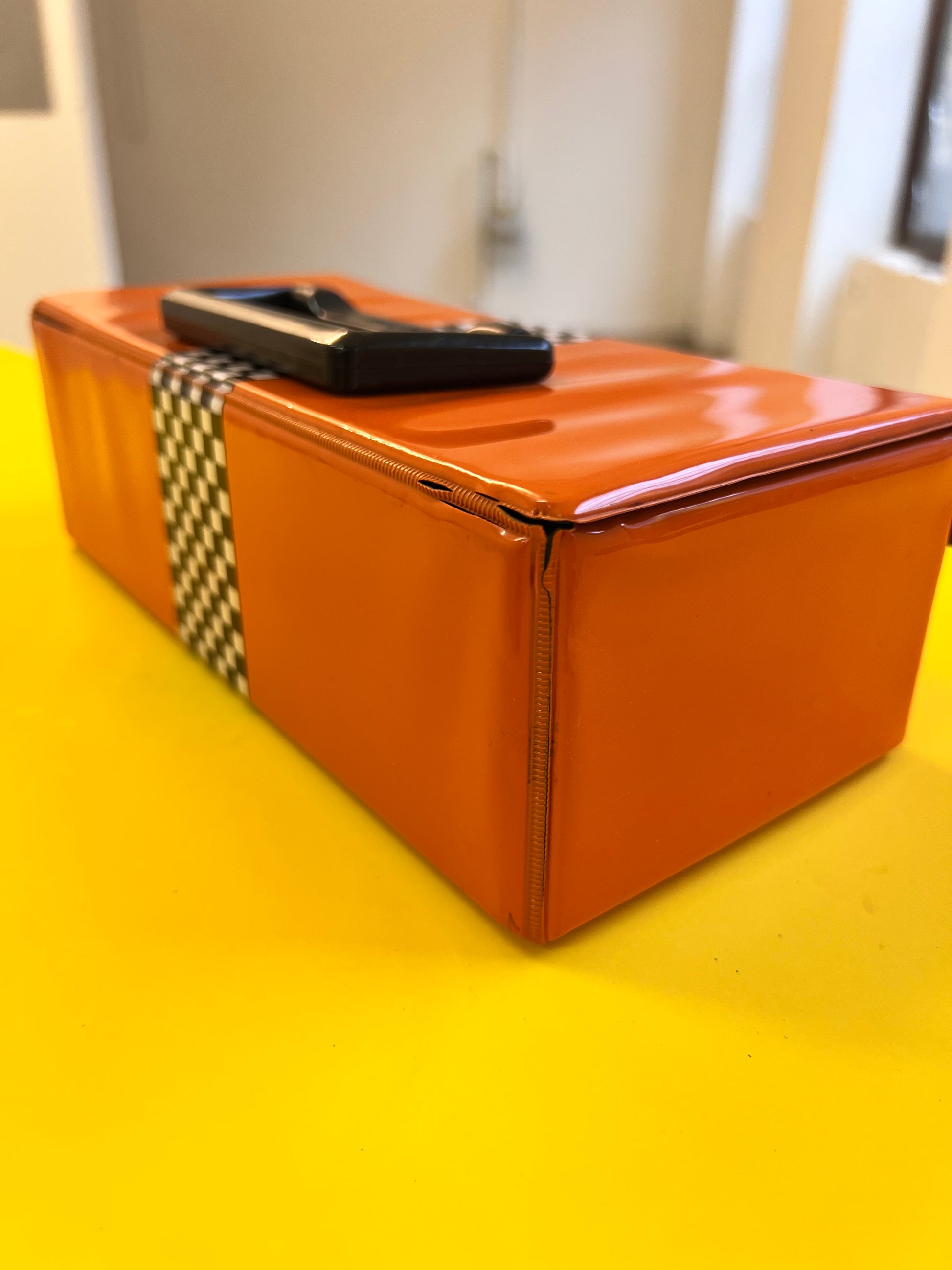 Kassettencase / Box rot schwarz 70er