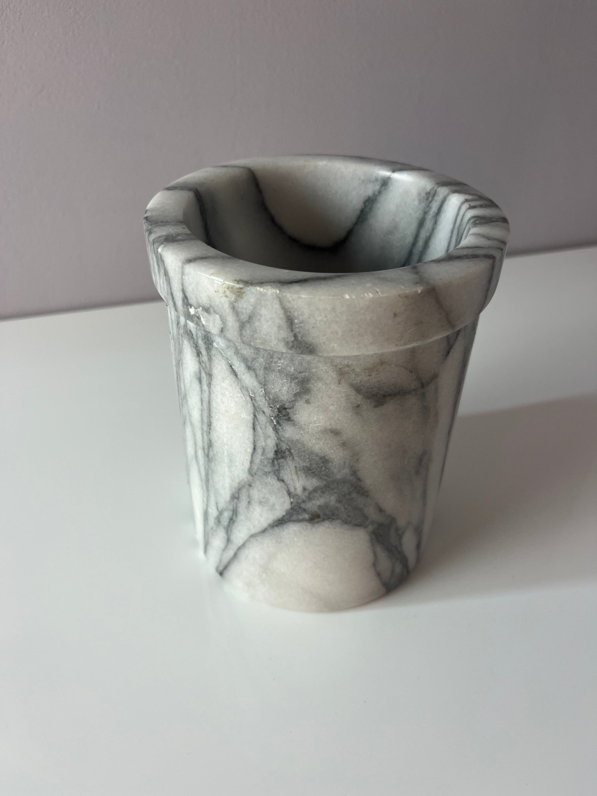 Weinkühler grau weiß Marmor