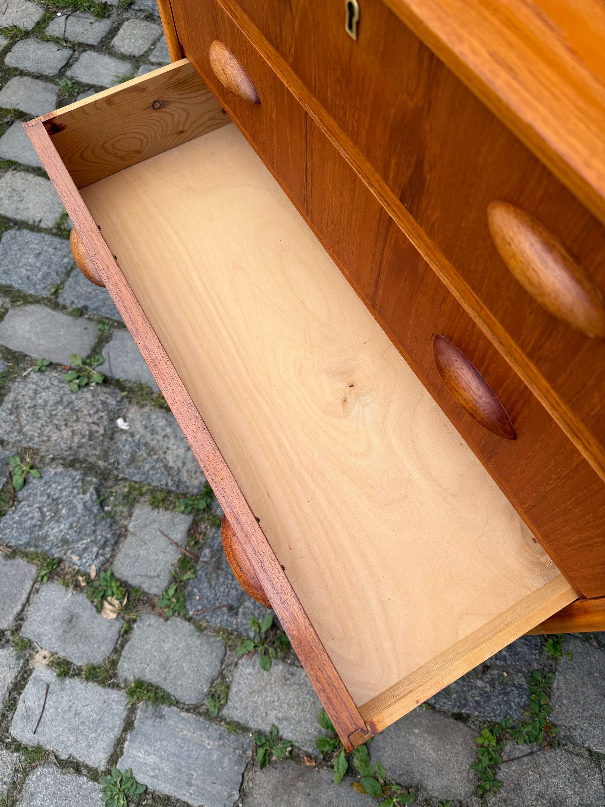 Kommode Teak mit Muschelgriffen aus Dänemark
