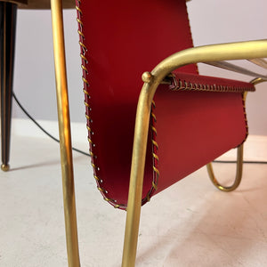 Tisch mit Stehlampe