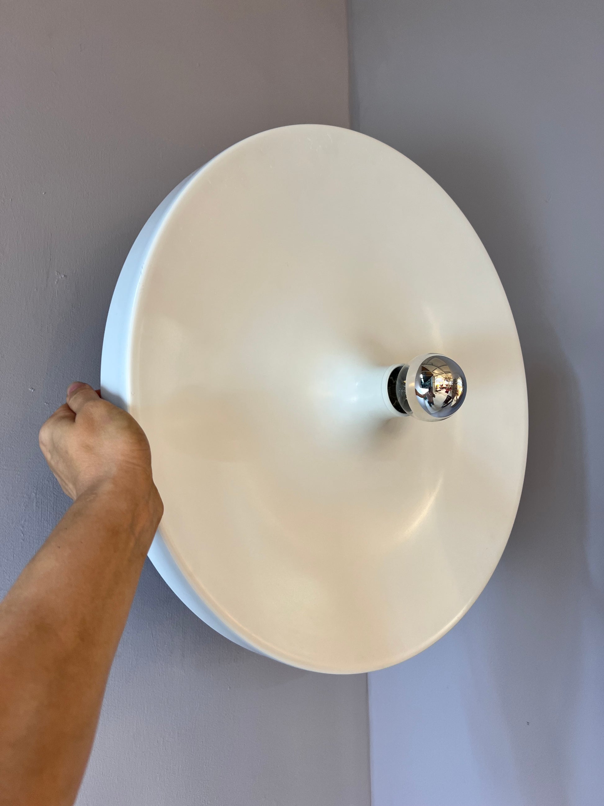 Wandlampe Diskus 50 cm weiß von Charlotte Perriand für Honsel