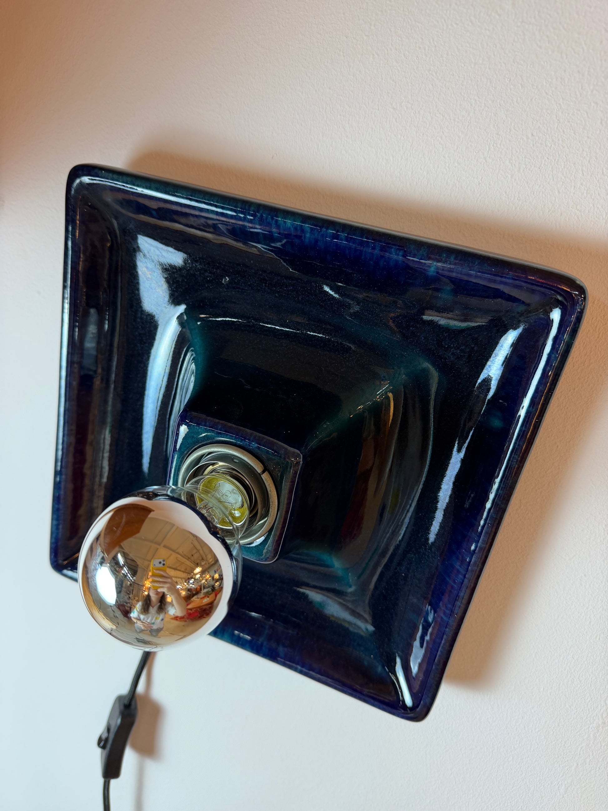 Quadratische Wandlampe blau Keramik von Hustadt Leuchten