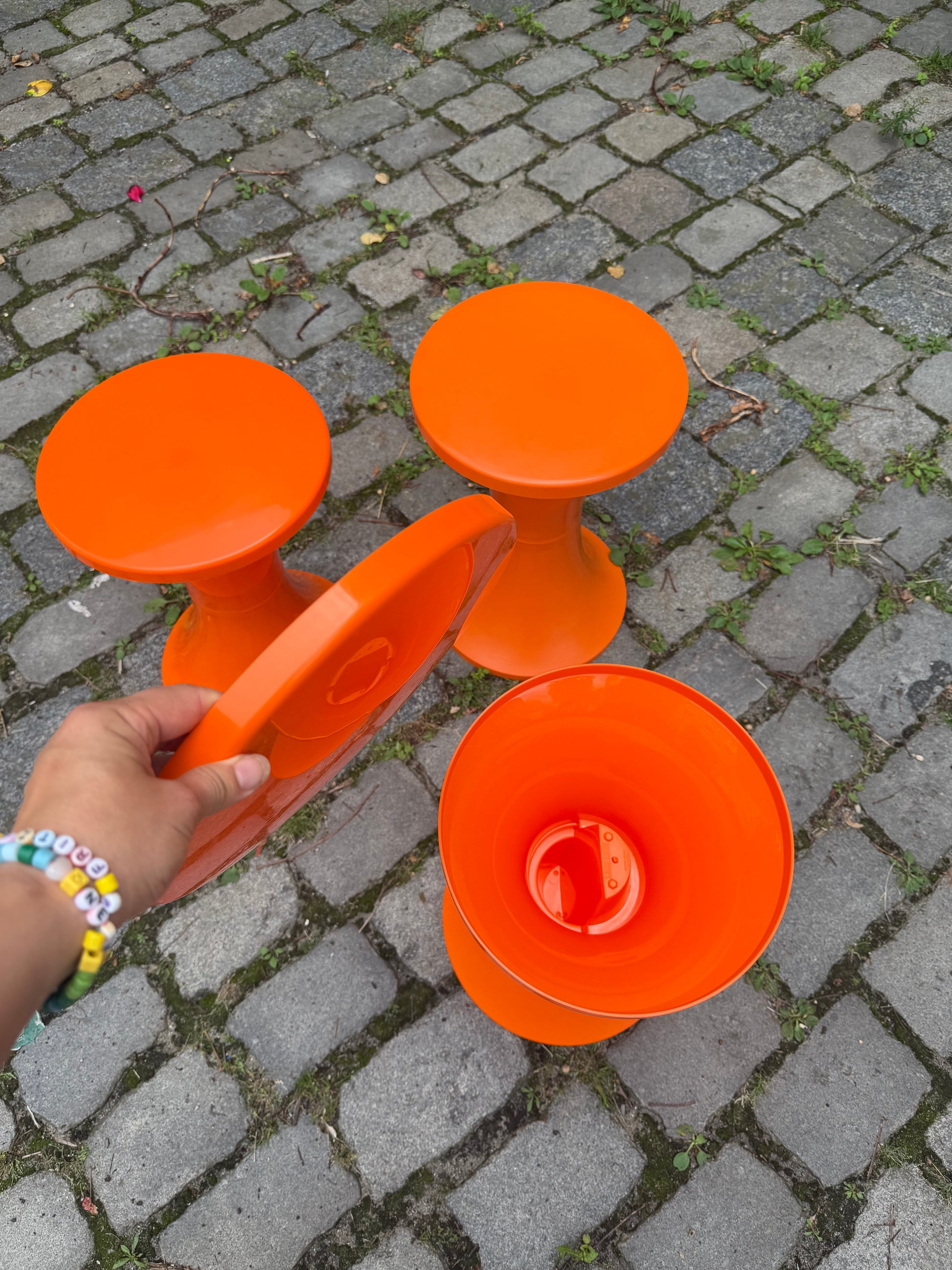Hocker Tam Tam orange von von Henri Massonnet
