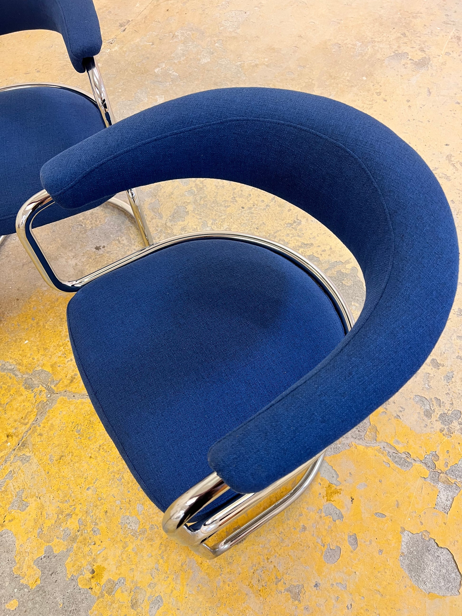 Freischwinger blau Chrom neu gepolstert