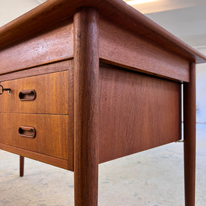 Schreibtisch Teak von „Kvalitet, Form & Funktion“ Dänemark