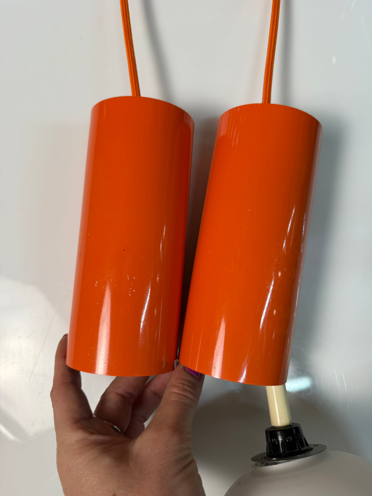 Set: 2x Hängelampe orange mit Opalglas Globus