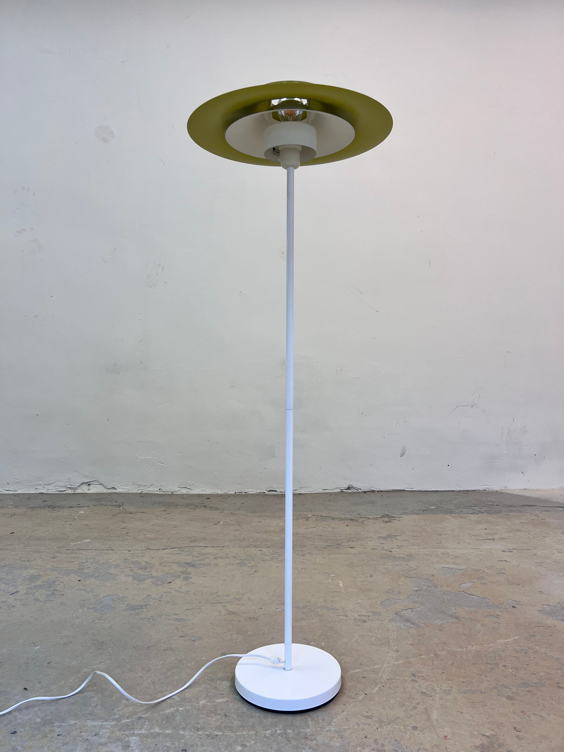 Stehlampe Typ 854 neu lackiert von Horn
