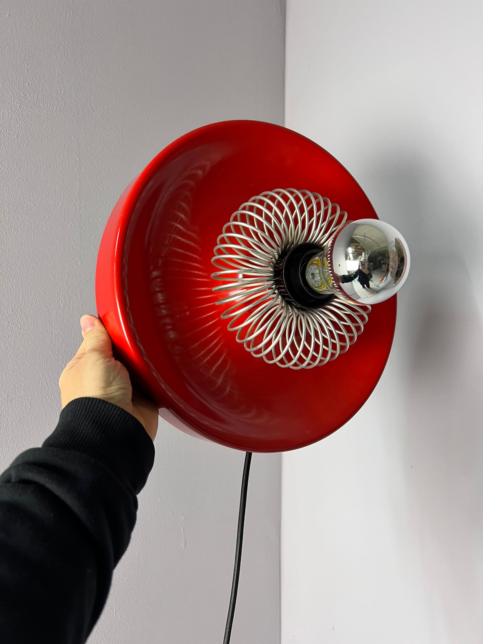 Decken-oder Wandlampe rot mit Sprirale von Elektromfem ISZ