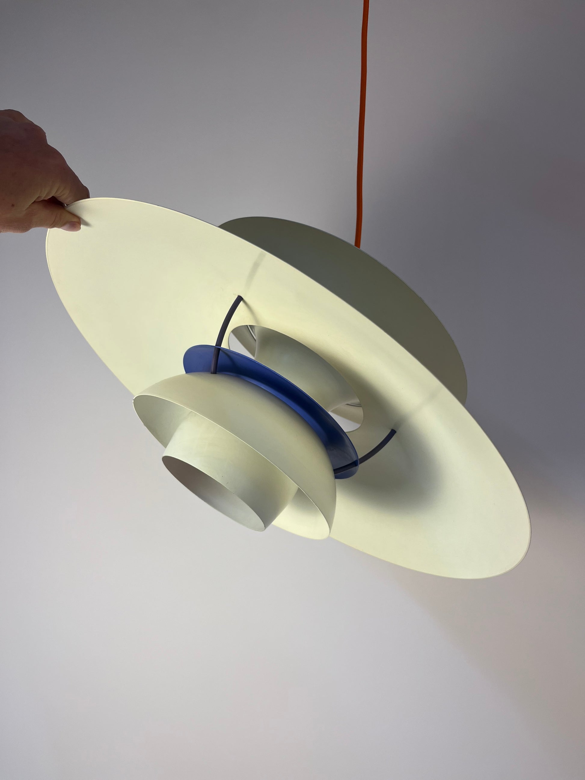 Lamellenlampe PH5 weiß von Poul Henningsen für Louis Poulsen
