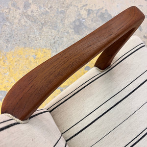 Armlehnstuhl mit paspeliertem Polster aus Dänemark