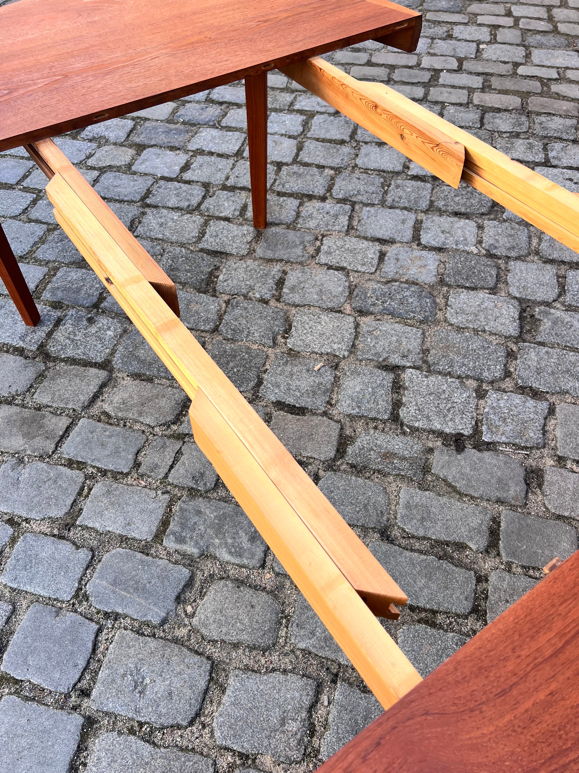 Runder ausziehbarer Esstisch Teak von Henry Rosengren Hansen