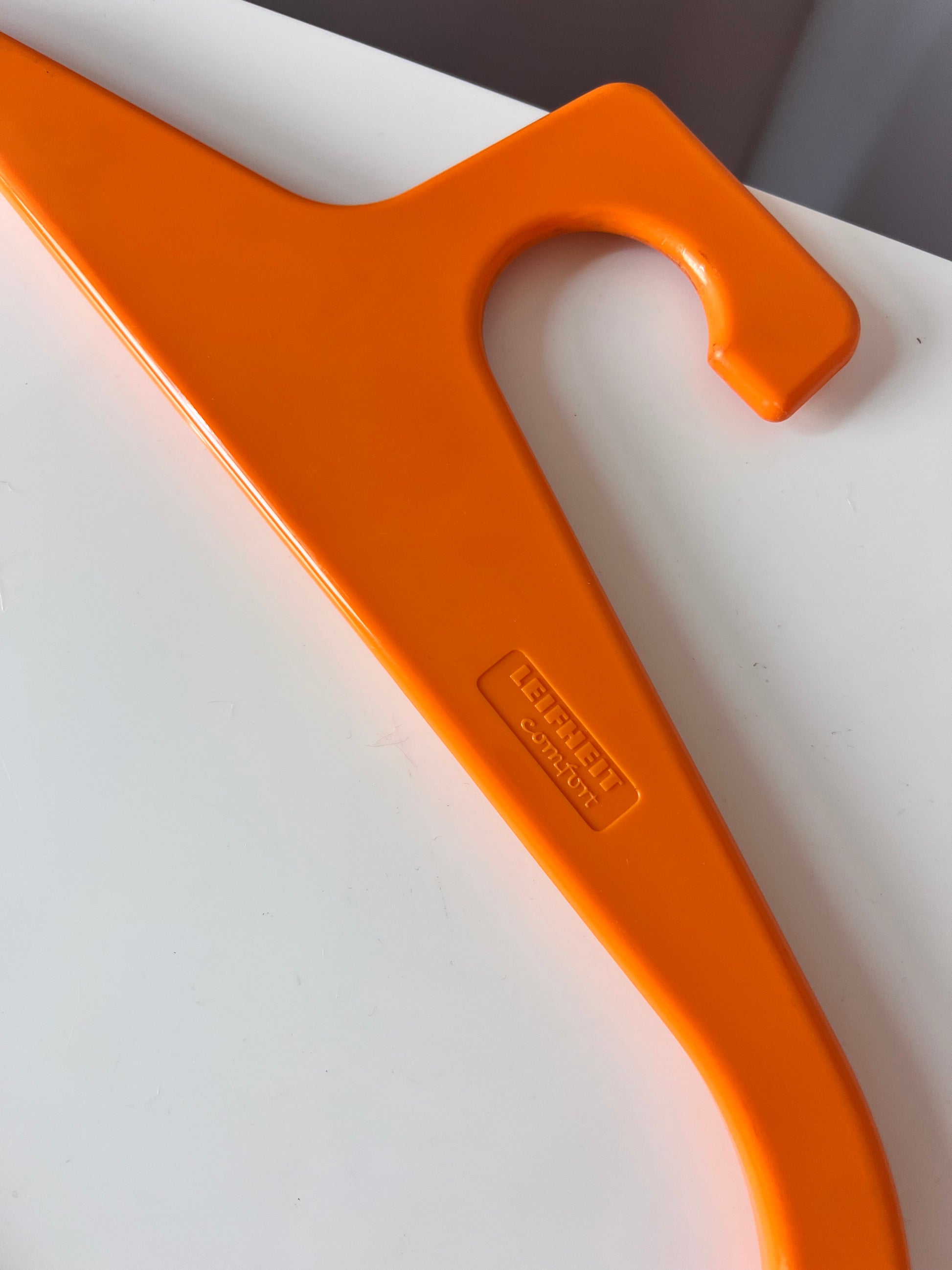 Kleiderbügel orange von Leifheit comfort