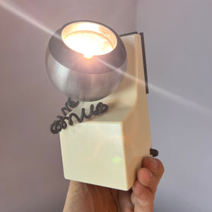 Tischlampe weiß silber mit Kugelkopf von Osram