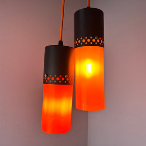 Hängelampe orange schwarz Kunststoff Metall
