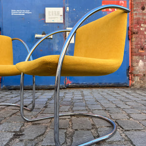 Freischwinger „Lens“ senfgelb Cord & Chrom von Giovanni Offredi für Saporiti Italia