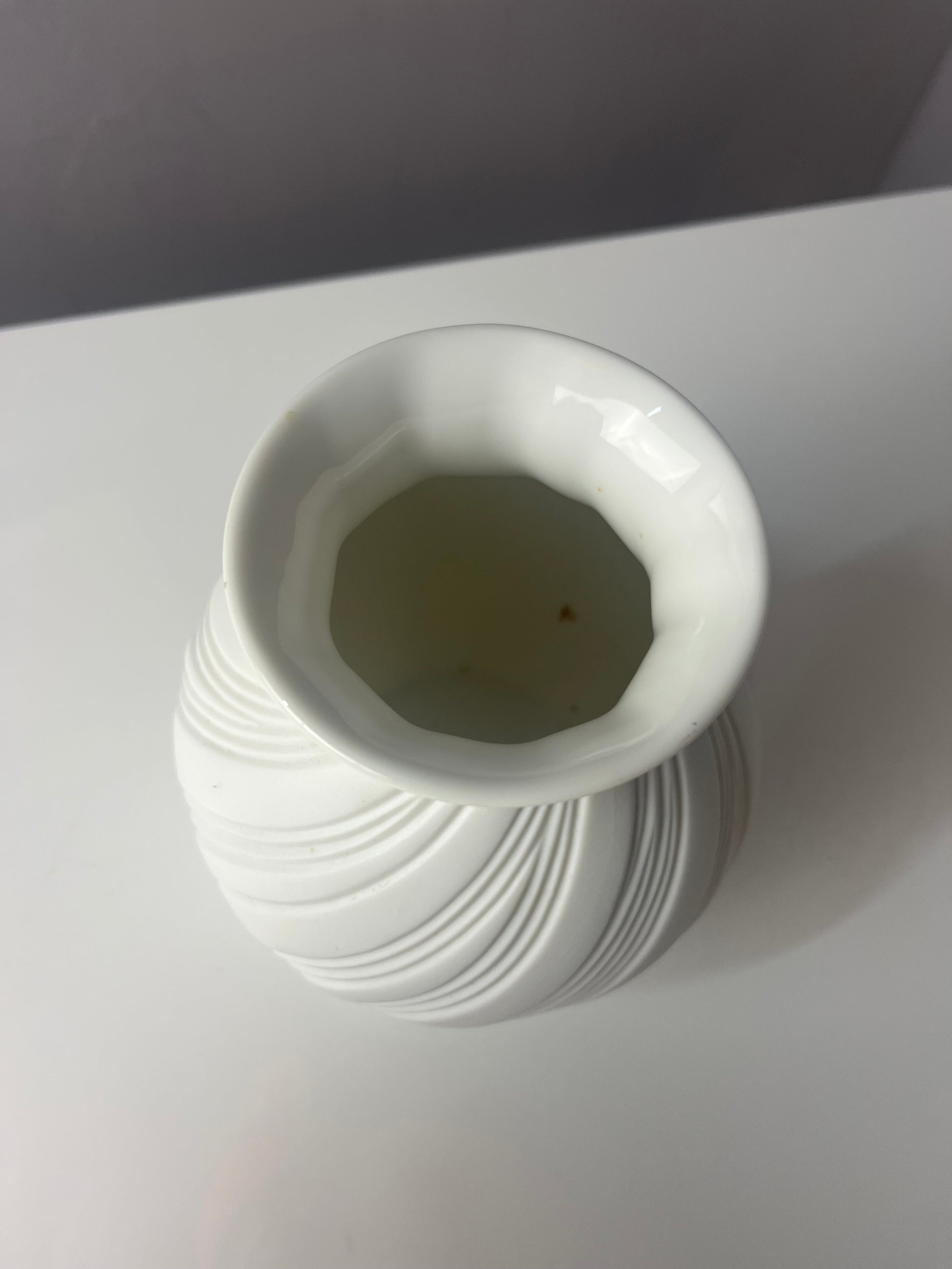 Vase 0216 Biskuitporzellan von Manfred Frey für Kaiser