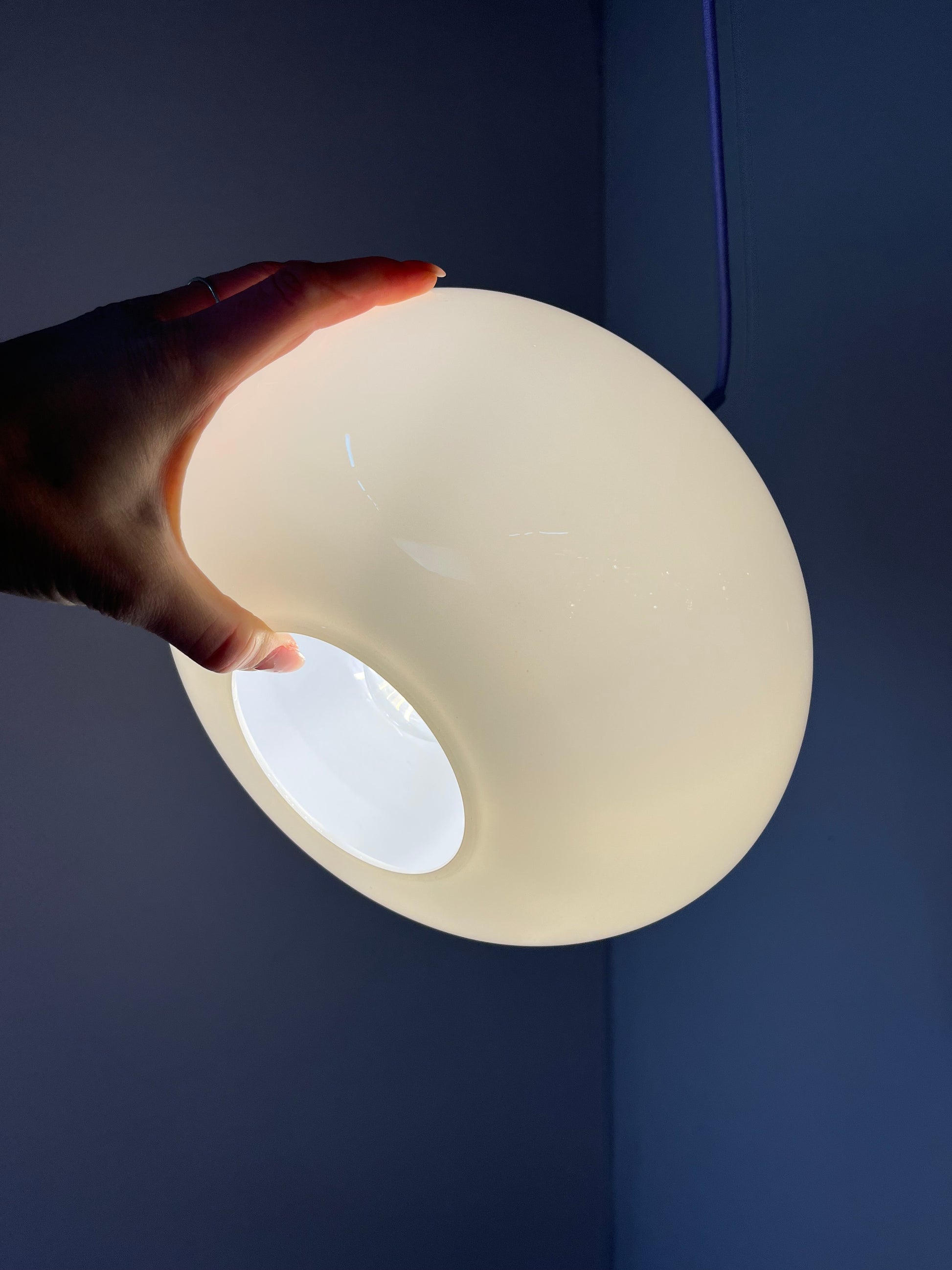 Hängelampe weiß Glas Chrom mit Stab