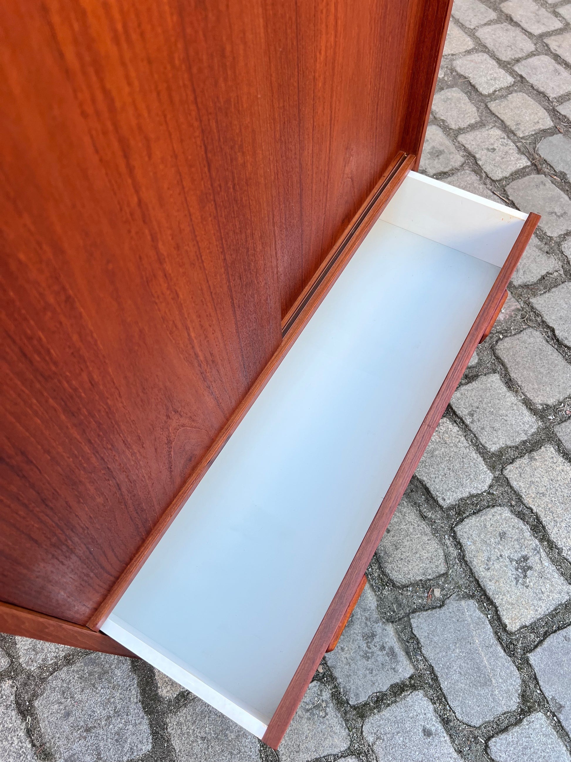 Schrank Teak mit Schiebetüren und Schubladen aus Dänemark