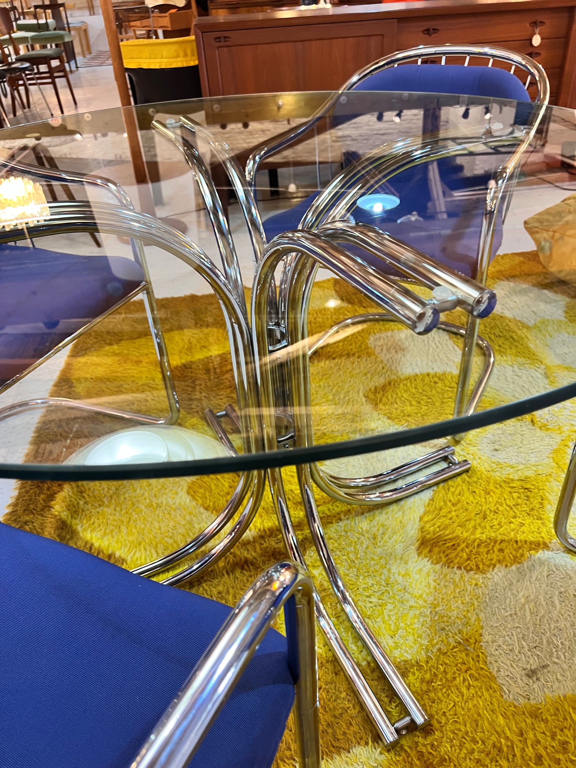 Set: 4x Freischwinger Chrom blau und runder Glastisch von Gastone Rinaldi für Alma