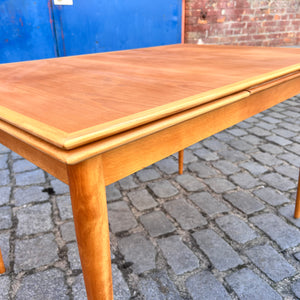 Ausziehbarer Esstisch Buche von Alma Tische