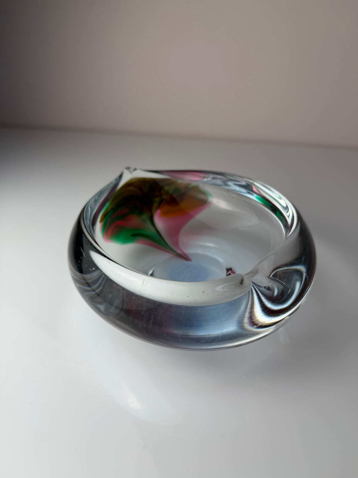 Aschenbecher rot grün Glas von Jiří Šuhájek