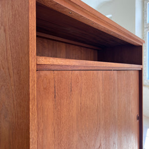 Schrank Teak mit Schiebetüren aus Dänemark