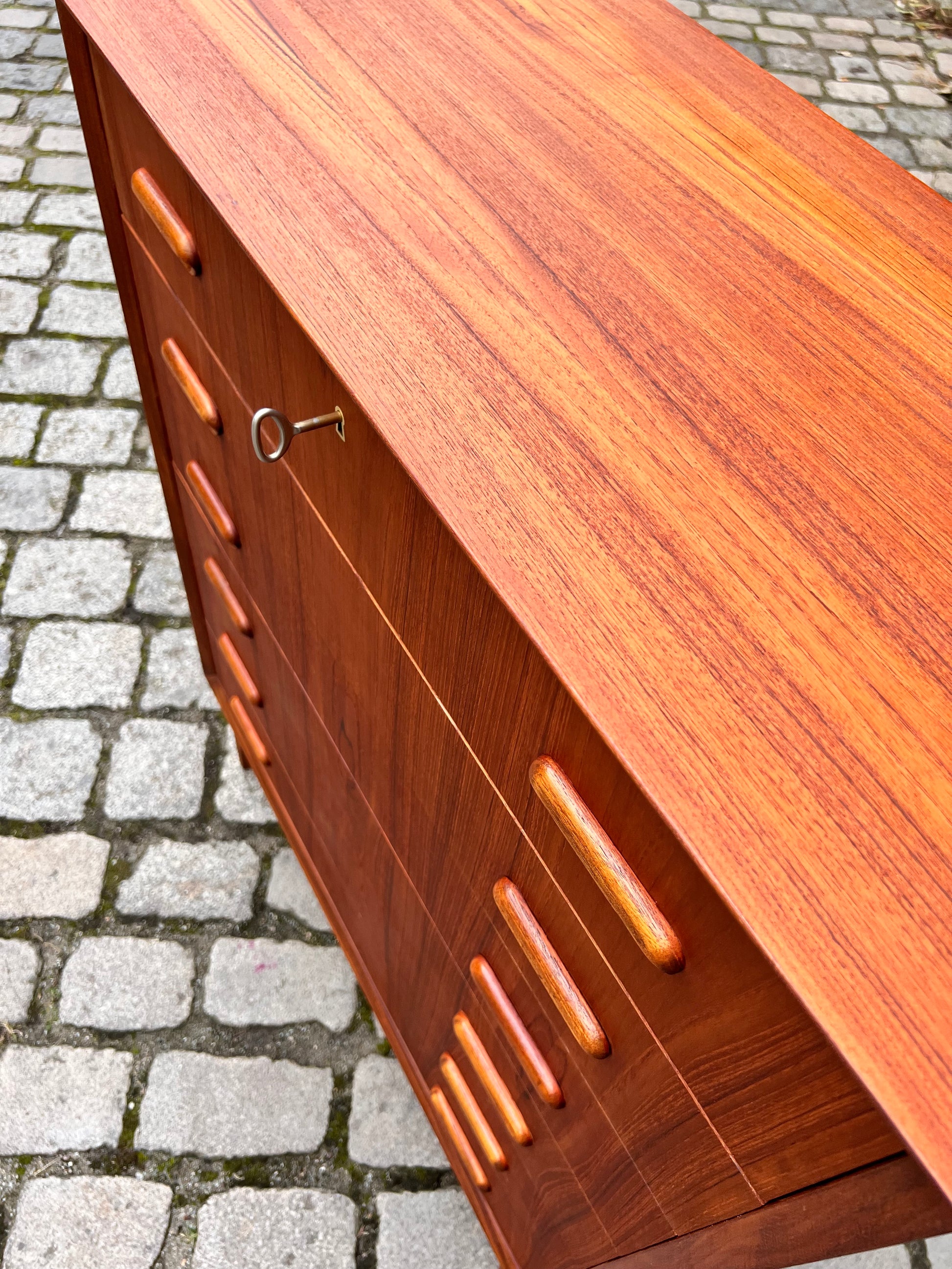 Kommode Teak mit Schloss aus Dänemark