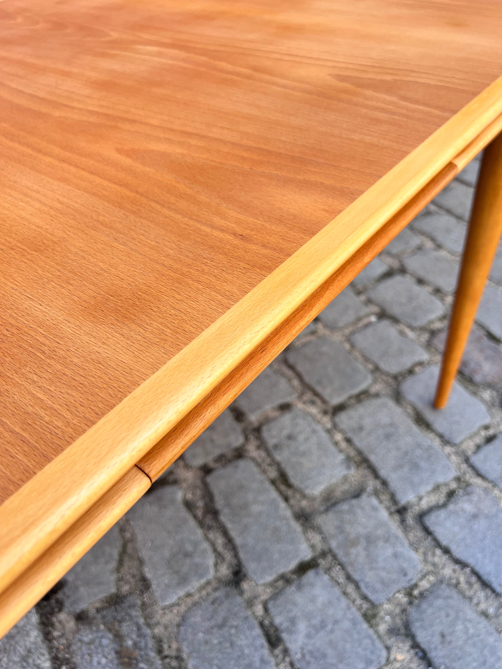 Ausziehbarer Esstisch Buche von Alma Tische