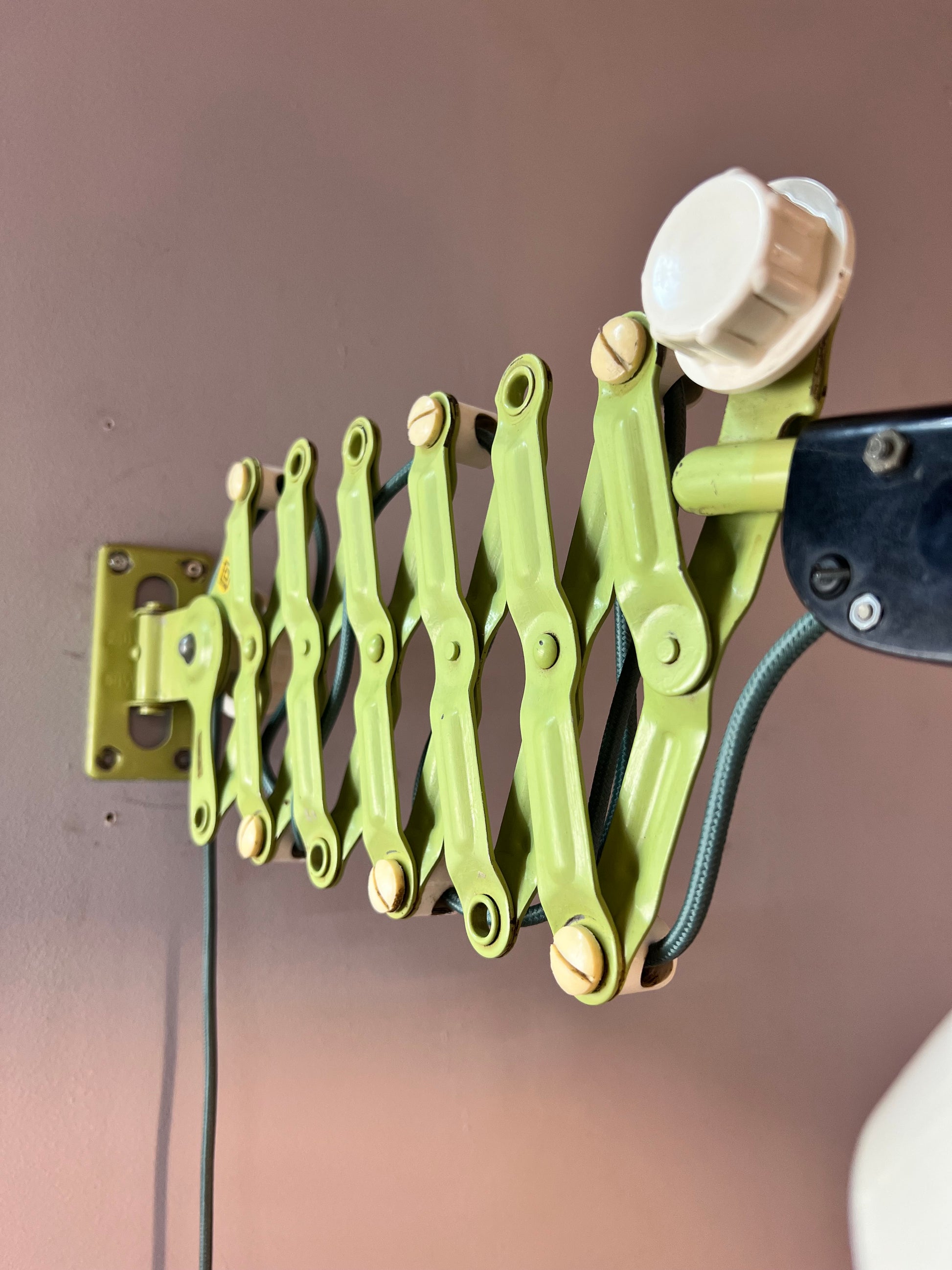 Scherenlampe mint creme von VEB Zweckleuchtenbau Dresden