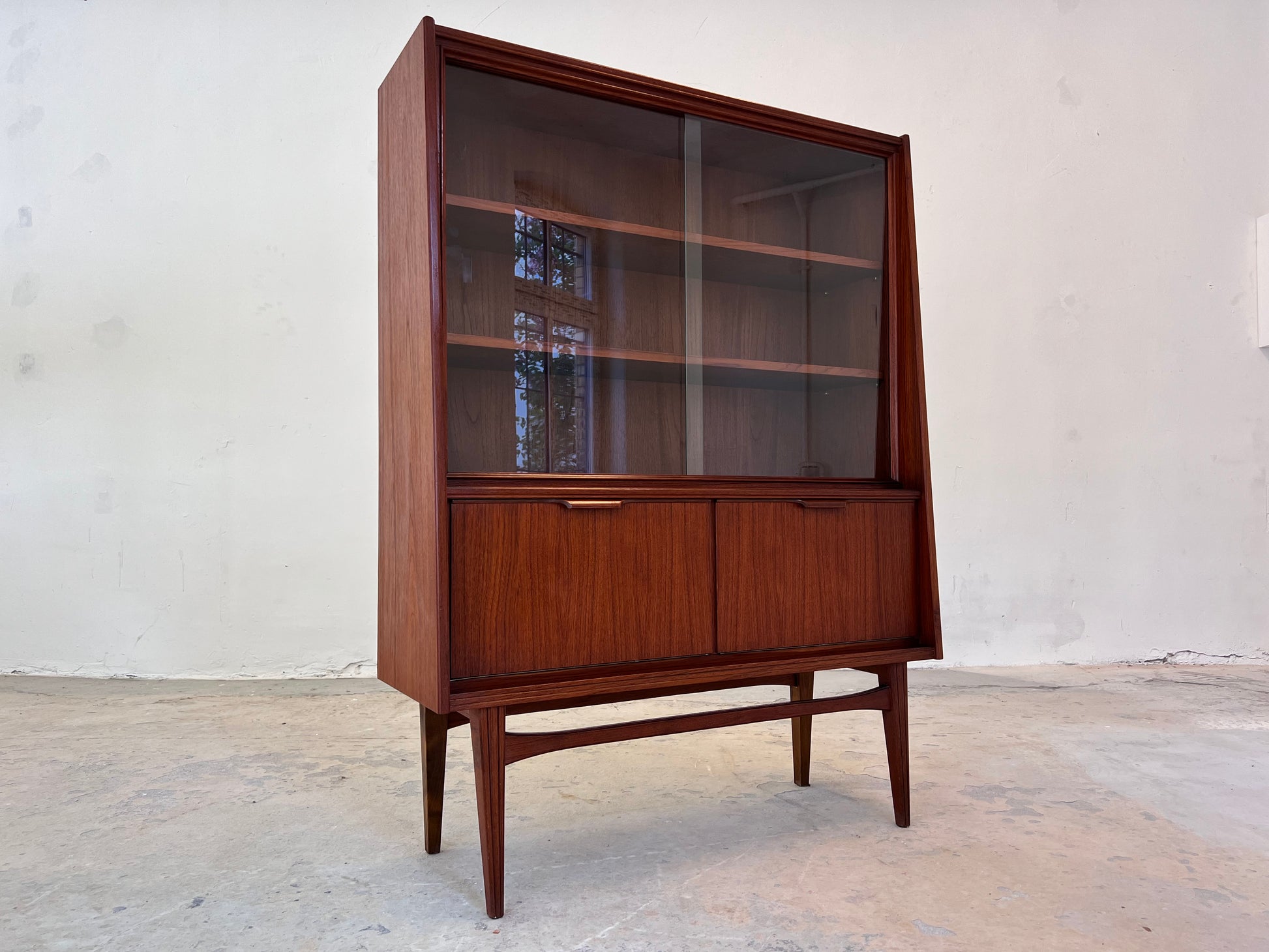 Vitrine Teak mit Klappfächern aus Deutschland
